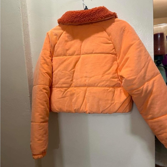 Nike Women’s Air Therma-Fit Winter Puffer Jacket - Picture 6 of 14